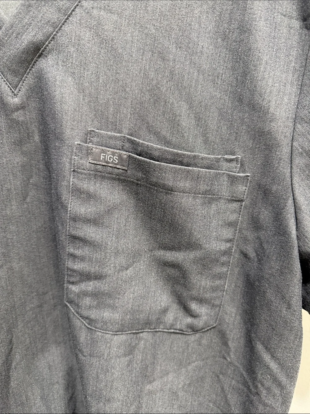 FIGS Leon Three-Pocket Scrub Top Gray Men’s Large Technical Collection
